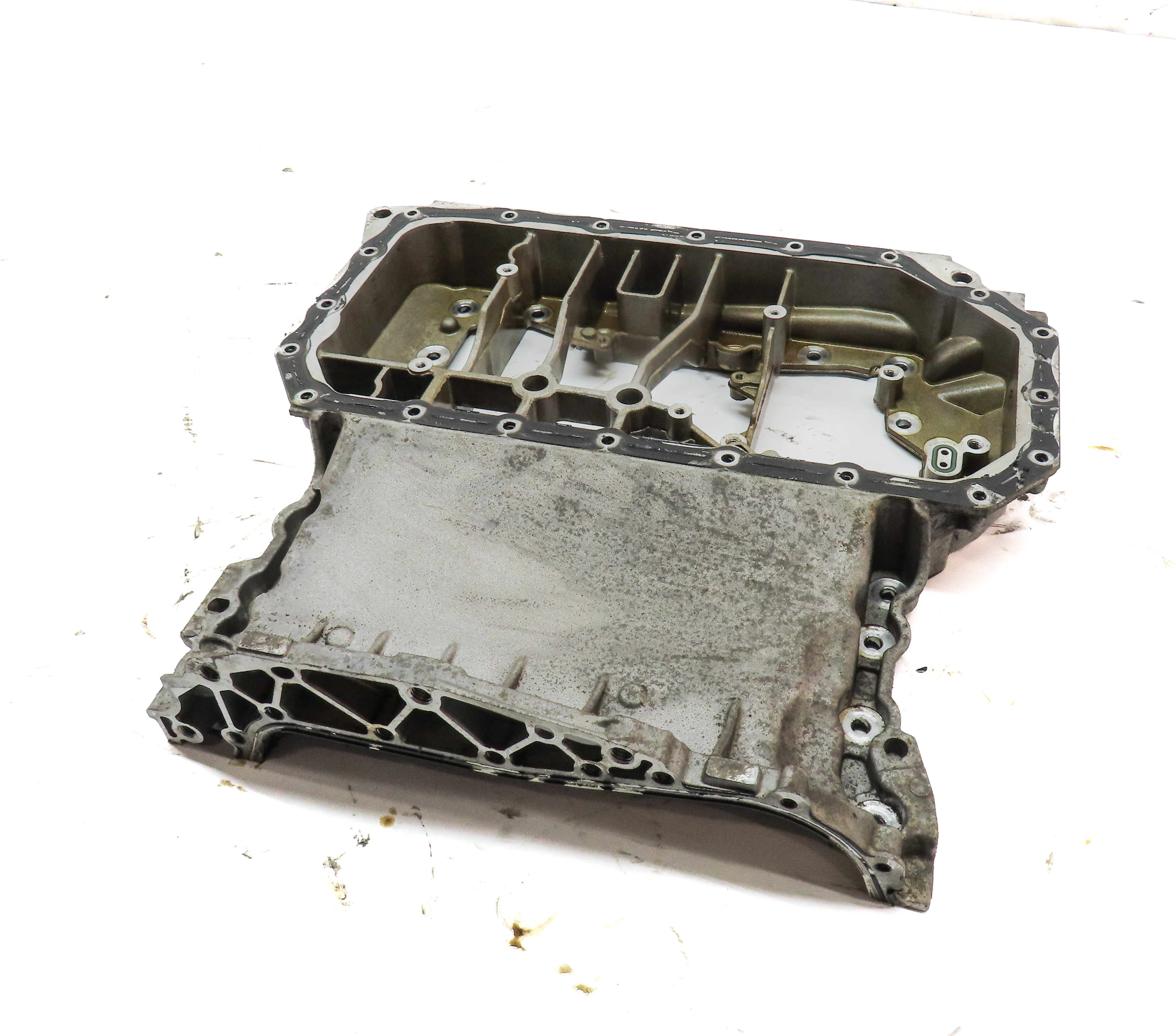 17-19 AUDI Q7 4M 3.0L SUPER CREC ENGINE UPPER & LOWER OIL PAN w/ PLUG 06E103600H — exact item pictured